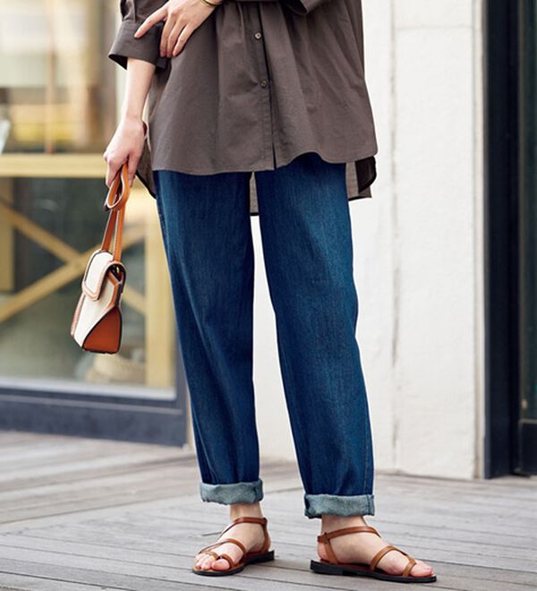 BELLUNA（ベルーナ）の「綿麻デニムすっきり見えゆるパンツ（フルレングスパンツ）」｜インディゴ