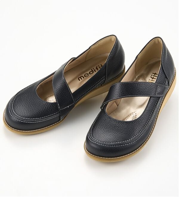 ルフラン（ルフラン）の「＜メディフィット＞５Ｅ斜めストラップシューズ（フラットシューズ）」｜ブラック