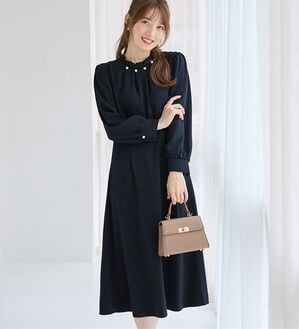 alotta（アロッタ）の「【嬉しい５つの機能付】ネックパール調タックフレアーワンピース（その他ワンピース）」｜詳細画像