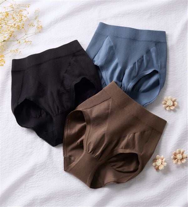 LAVIENNE（ラヴィエンヌ）の「綿混のびのびフィットミラクるショーツ（ショーツ）」｜3色組(ﾓｶ･ﾌﾞﾗｯｸ･ﾌﾞﾙｰ)