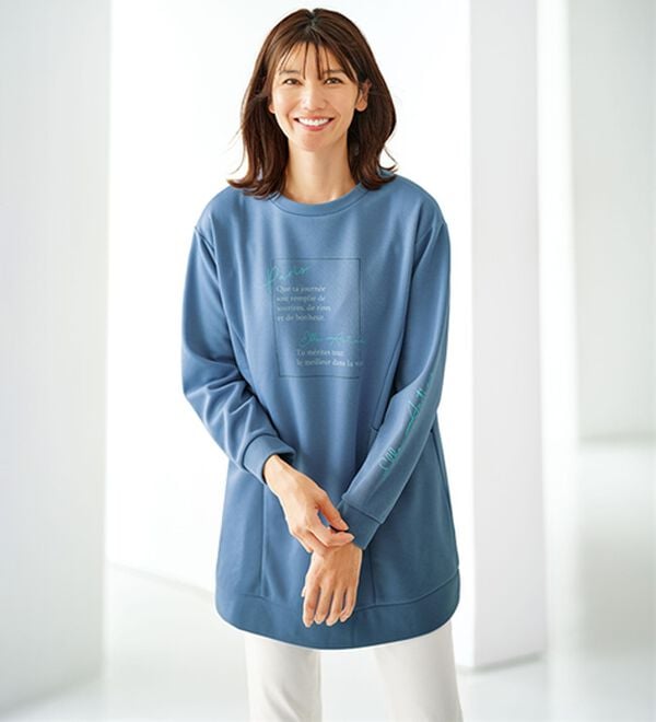 BELLUNA（ベルーナ）の「＜ＥＬＬＥ　Ａｃｔｉｖｅ＞かのこロゴプリントチュニック（チュニック）」｜スモークブルー