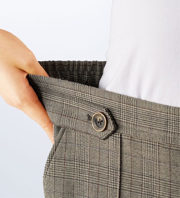 BELLUNA（ベルーナ）の「サマ見え（Ｗ）ストレッチ素材タブ使いワイドパンツ（ワイドパンツ・ガウチョ）」｜詳細画像