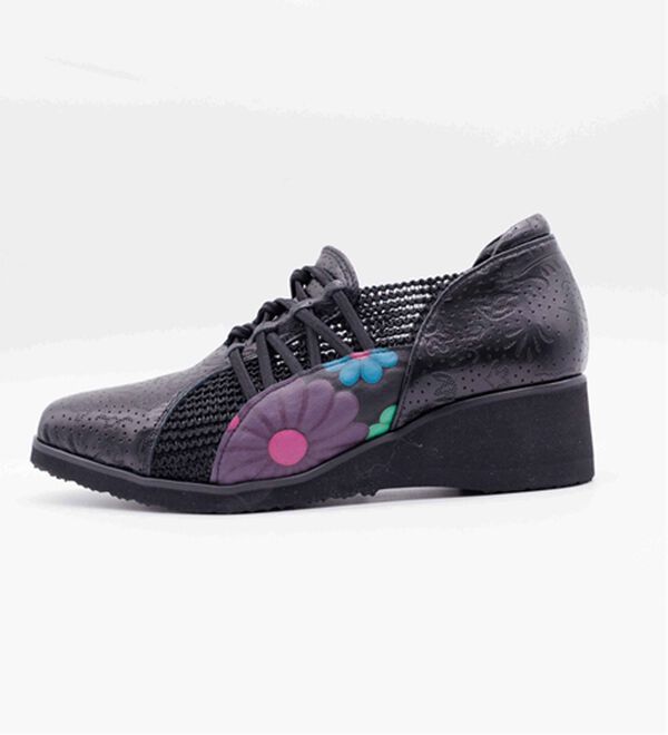 BELLUNA（ベルーナ）の「＜マテラ＞５Ｅ幅広フラワー本革型押シューズ（フラットシューズ）」｜詳細画像