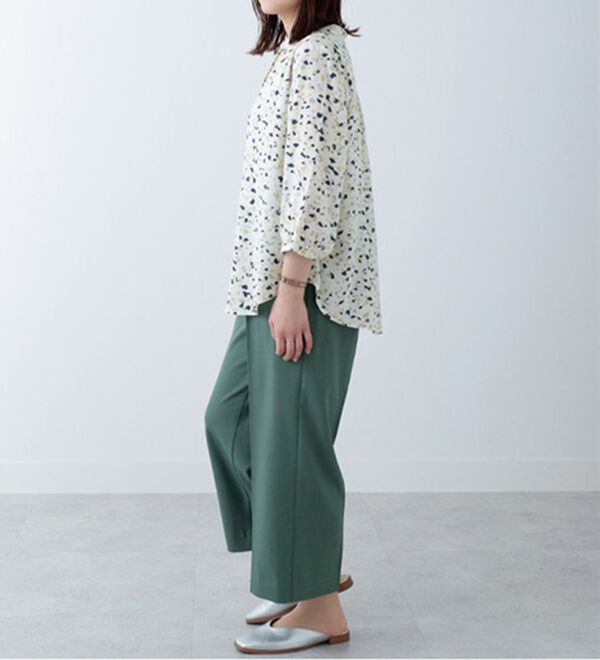 BELLUNA（ベルーナ）の「ギャザー使いレーヨンプリントブラウス（ブラウス）」｜詳細画像