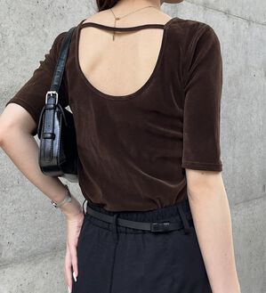 GeeRA（ジーラ）の「ベロアバックオープンカットソー（カットソー）」｜詳細画像