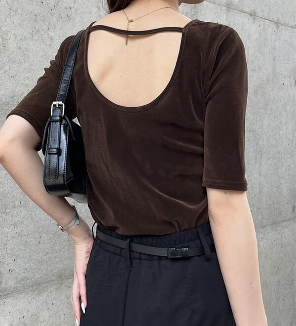 GeeRA（ジーラ）の「ベロアバックオープンカットソー（カットソー）」｜詳細画像