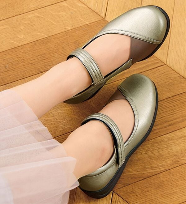 BELLUNA（ベルーナ）の「５Ｅ幅広外反母趾対応の甲ベルトシューズ（パンプス）」｜詳細画像