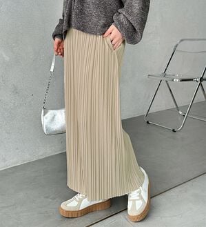 GeeRA（ジーラ）の「セルフカットプリーツナロースカート（ロングスカート）」｜ベージュ