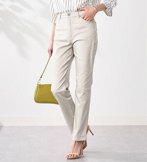 BELLUNA（ベルーナ）の「サラリ速乾！綿サテンストレッチカラーパンツ（フルレングスパンツ）」｜ペールグレー3