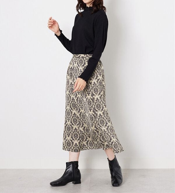 BELLUNA（ベルーナ）の「艶やかプリント切替フレアースカート（ロングスカート）」｜詳細画像