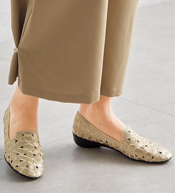 ルフラン（ルフラン）の「フワラーカッティングオペラシューズ（フラットシューズ）」｜詳細画像