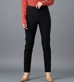 BELLUNA（ベルーナ）の「ウルトラ美脚！ストレッチパンツ（フルレングスパンツ）」｜黒無地