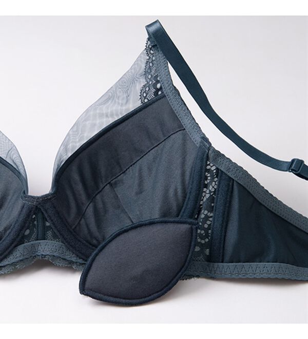 LAVIENNE（ラヴィエンヌ）の「すっきり美胸のブラ＆ショーツ（ブラジャー＆ショーツセット）」｜詳細画像