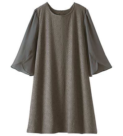 BELLUNA（ベルーナ）の「花柄カットソーレース袖切替デザインチュニック（チュニック）」