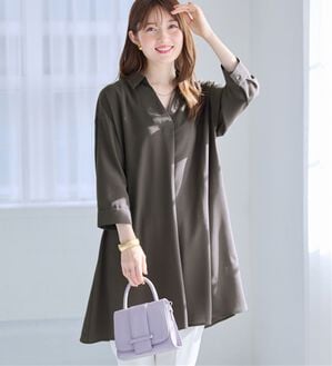 alotta（アロッタ）の「８分袖衿付きスキッパーとろみブラウスチュニックワンピース（チュニックワンピース）」｜チャコール