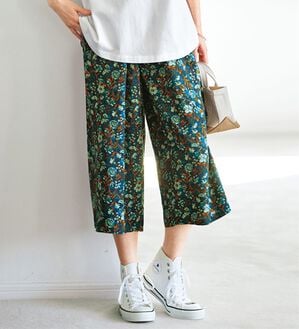 BELLUNA（ベルーナ）の「ひんやり！レーヨン素材楽ステテコ（ワイドパンツ・ガウチョ）」｜ネイビー系花柄