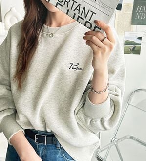 GeeRA（ジーラ）の「ロゴ＆ハート刺しゅう裏起毛スウェット（トレーナー・スウェット）」｜オートミールロゴ