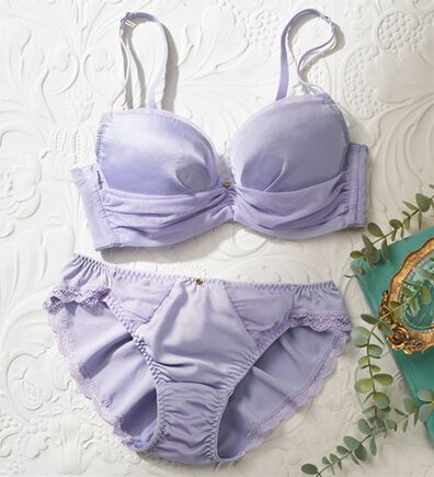 YU'NOW（ユナウ）の「ぷるるん谷間のスタイルアップノンワイヤーブラ＆ショーツ（ブラジャー＆ショーツセット）」
