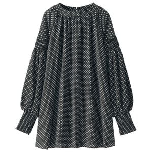 BELLUNA（ベルーナ）の「たっぷりギャザーのドット柄ブラウス（ブラウス）」｜黒系