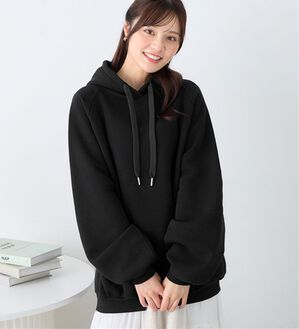 alotta（アロッタ）の「あったか裏起毛パフ袖ゆったりパーカー（パーカー）」｜ブラック