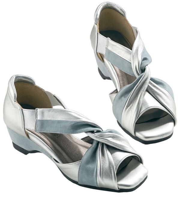 BELLUNA（ベルーナ）の「４Ｅクロスウェッジパンプス（パンプス）」｜詳細画像