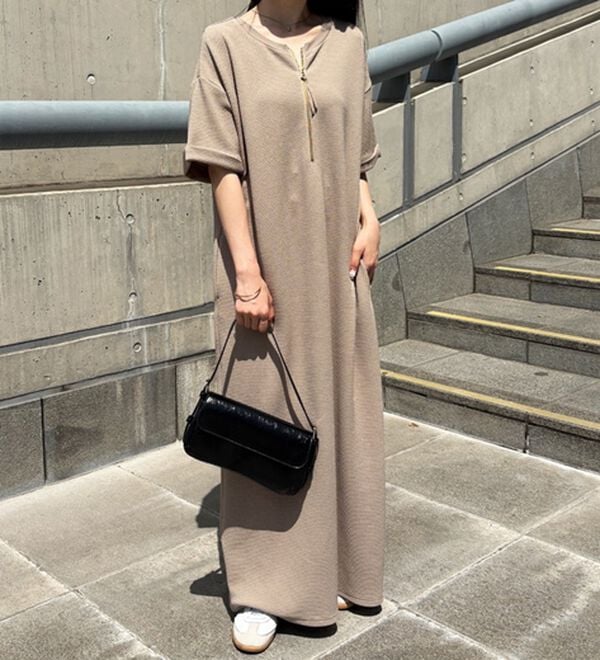 GeeRA（ジーラ）の「【ひんやり/着痩せ】ハーフジップ大人Ｔシャツワンピース（カットソーワンピース）」｜詳細画像