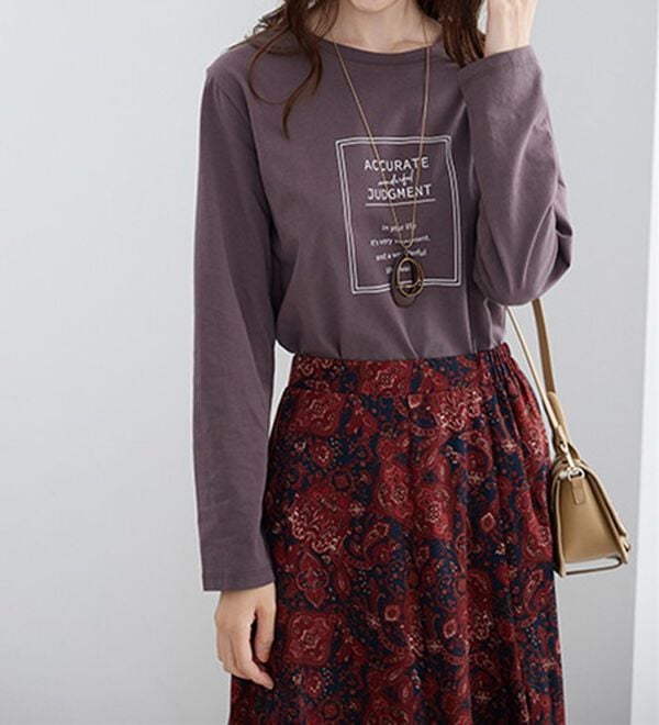 BELLUNA（ベルーナ）の「着回し上手に！きれい見え綿１００％素材ロゴプルオーバー（カットソー）」｜詳細画像