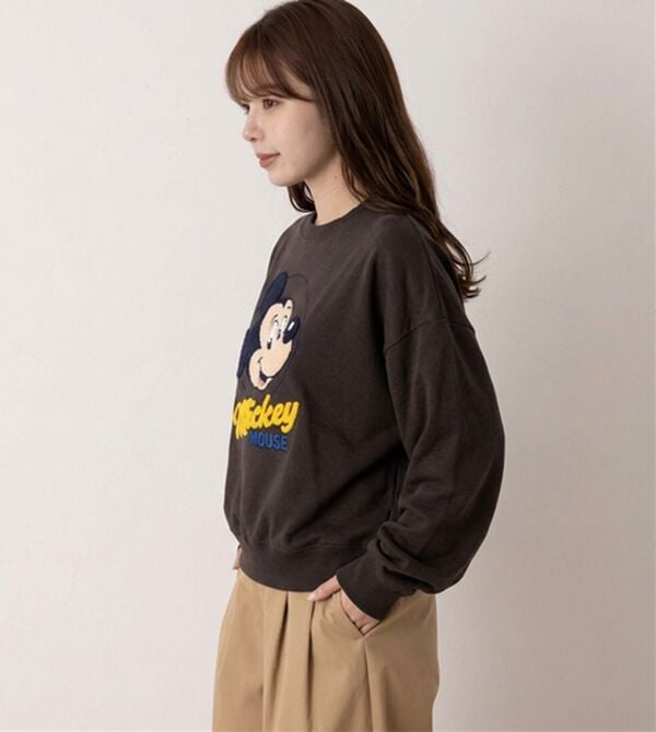 「＜Disney＞【ミッキー＆ミニー】サガラ刺しゅうゆったり裏毛トレーナー（カットソー）」｜詳細画像