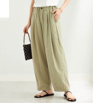 BELLUNA（ベルーナ）の「ビンテージ調タックワイドパンツ（ワイドパンツ・ガウチョ）」｜ライトグリーン