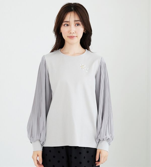 BELLUNA（ベルーナ）の「ビジュー使い袖プリーツプルオーバー（ブラウス）」｜詳細画像