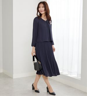 BELLUNA（ベルーナ）の「＜セレモニースタイル＞プリーツデザインワンピ―ス（フォーマルワンピース）」｜ネイビー