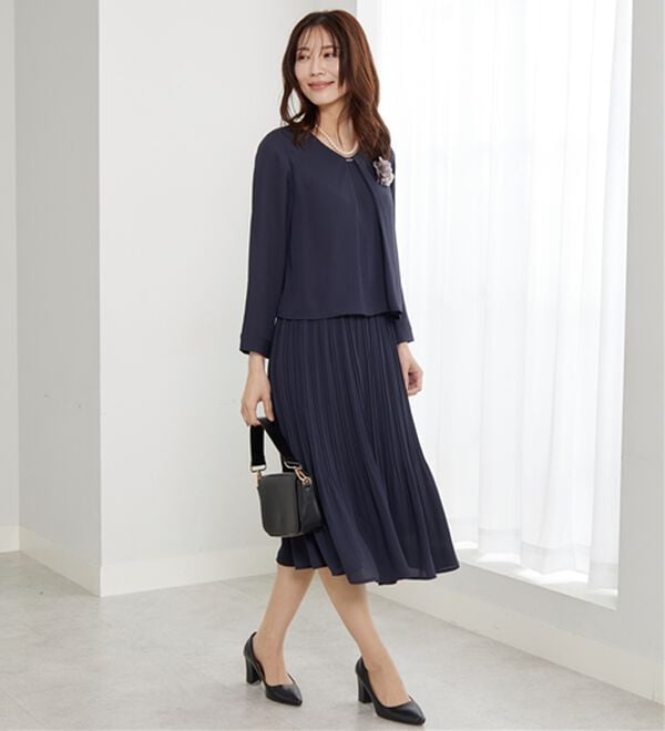 BELLUNA（ベルーナ）の「＜セレモニースタイル＞プリーツデザインワンピ―ス（フォーマルワンピース）」｜ネイビー