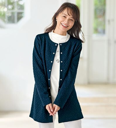 BELLUNA（ベルーナ）の「ふくれジャカードカーデ&times;ロゴＴアンサンブル（アンサンブル）」