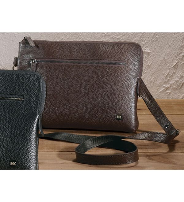 「＜ヒロコ・コシノ　オムベーシック＞大人の本革２ＷＡＹスマートショルダー（メンズショルダーバッグ）」｜ダークブラウン