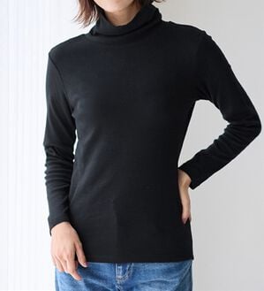 LAVIENNE（ラヴィエンヌ）の「【医師オススメ】綿１００％吸湿発熱あったかインナー　タートルネックインナー長袖（肌着・インナーウェア）」｜ブラック