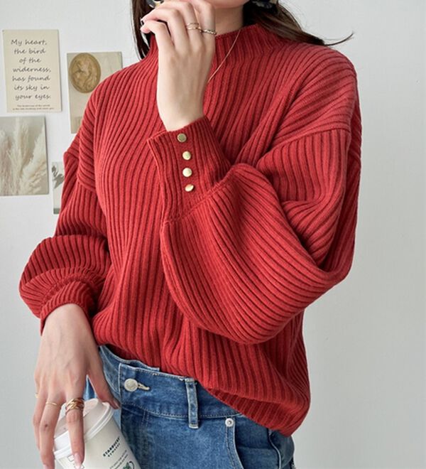 GeeRA（ジーラ）の「袖ボタンボトルネックリブニット（ニット・セーター）」｜テラコッタ