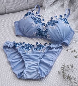 YU'NOW（ユナウ）の「ぷるるん谷間のノンワイヤーブラ＆ショーツ（ブラジャー＆ショーツセット）」｜ブルー系その他