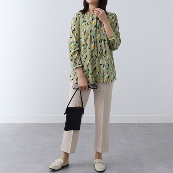 BELLUNA（ベルーナ）の「タック使いボウタイプリントブラウス（ブラウス）」｜詳細画像