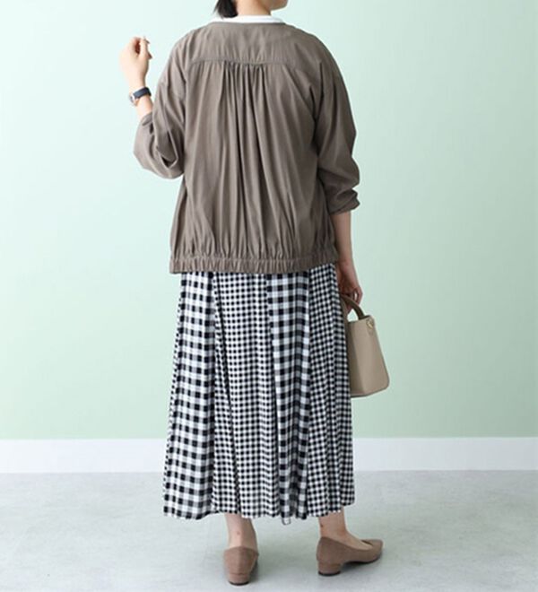 BELLUNA（ベルーナ）の「サテン素材ギャザー使いジャケット（ブルゾン）」｜詳細画像