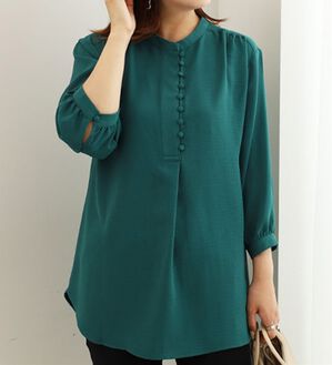 BELLUNA（ベルーナ）の「ビンテージ調くるみボタン使いチュニック（チュニック）」｜詳細画像