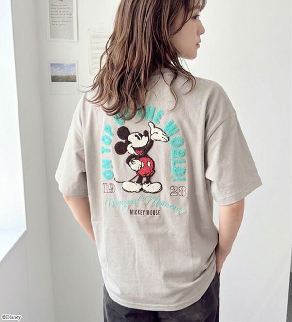 BELLUNA（ベルーナ）の「＜Ｄｉｓｎｅｙ＞【ミッキー】バックサガラ刺しゅうワイドシルエットＴシャツ（Tシャツ）」｜詳細画像