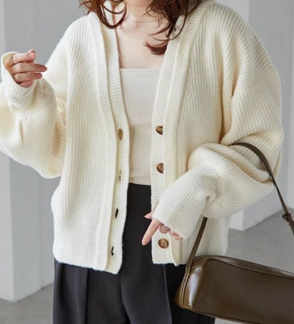RANAN（ラナン）の「フロントレイヤードＶカーディガン（ニットカーディガン）」｜詳細画像