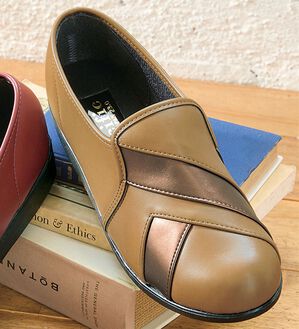 BELLUNA（ベルーナ）の「日本製やわらか素材の配色パンプス（パンプス）」｜キャメル