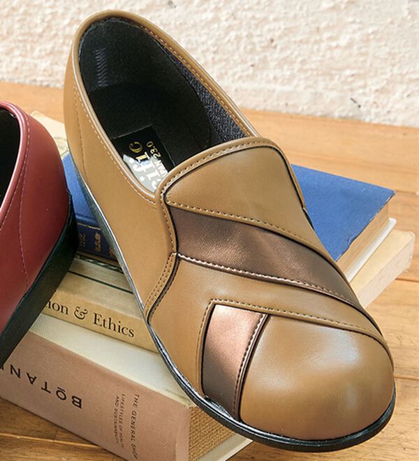 BELLUNA（ベルーナ）の「日本製やわらか素材の配色パンプス（パンプス）」｜キャメル