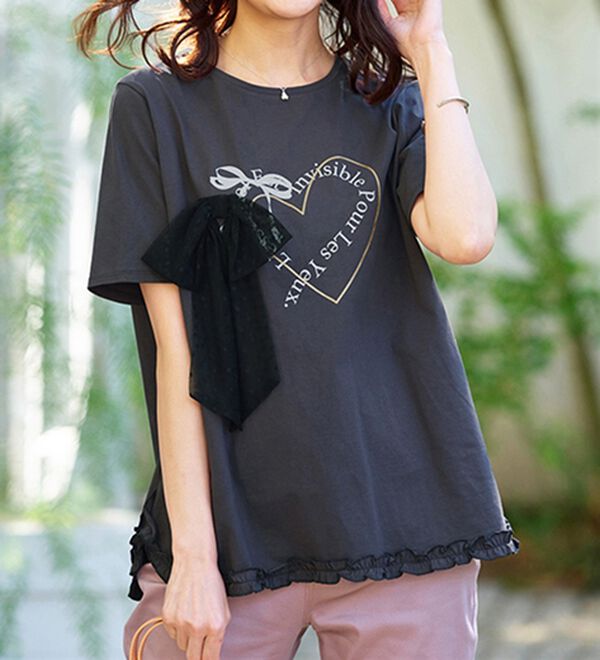 BELLUNA（ベルーナ）の「リボンモチーフ裾フリルプルオーバー（Tシャツ）」｜チャコール