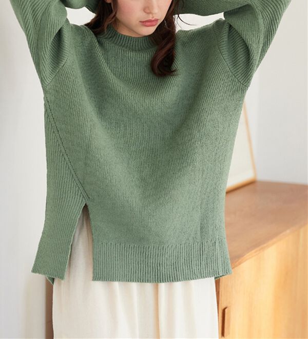 Viola e Viola（ヴィオラ エ ヴィオラ）の「【毛玉になりにくい・静電気防止】サイドスリットハイネックニット（ニット・セーター）」｜詳細画像