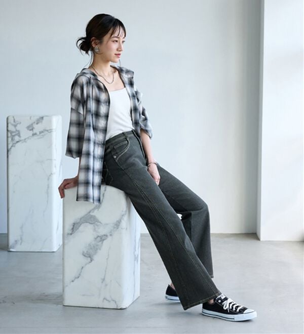 BELLUNA（ベルーナ）の「細見せ！セミフレアーデニムパンツ（フルレングスパンツ）」｜詳細画像