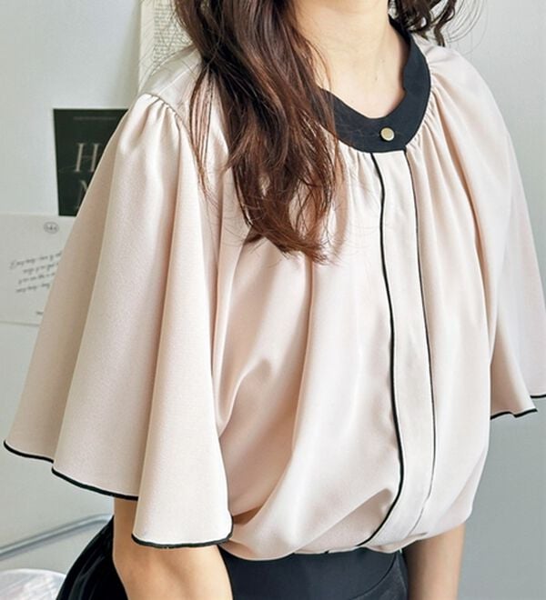 GeeRA（ジーラ）の「前後２ＷＡＹ配色フレアー袖ブラウス（ブラウス）」｜詳細画像