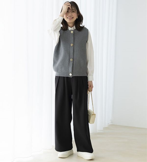 BELLUNA（ベルーナ）の「金ボタン使いニットベスト（ベスト）」｜詳細画像