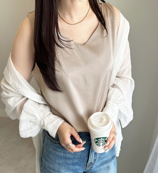 GeeRA（ジーラ）の「前後２ｗａｙヴィンテージサテンノースリーブ（タンクトップ・キャミソール）」｜グレージュ